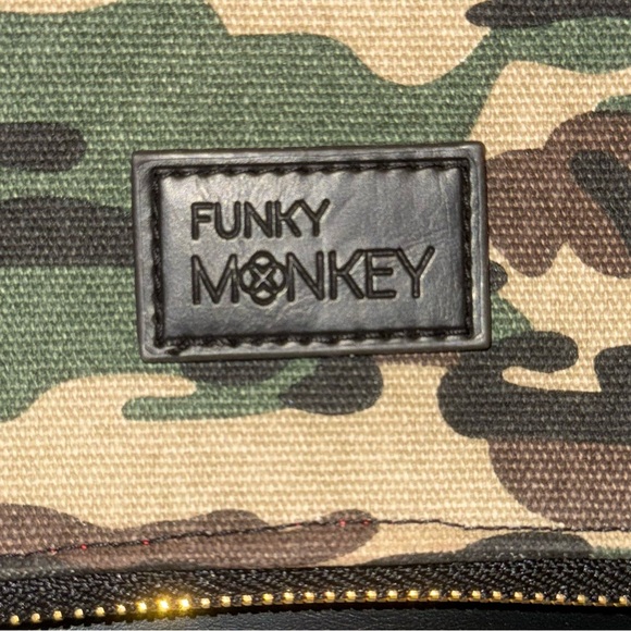 ❤️EUC❤️ Funky Monkey Camouflage and Black Clutch Bag - Picture 2 of 8